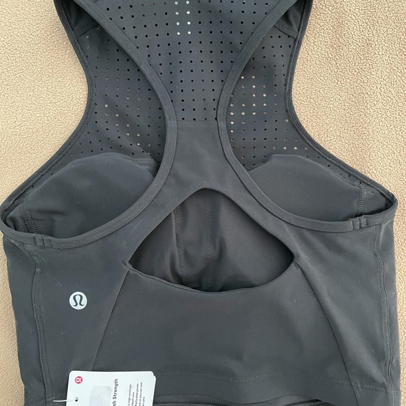Unleash Strength Lululemon Sports Bra Size 4 - Picture 2 of 7
